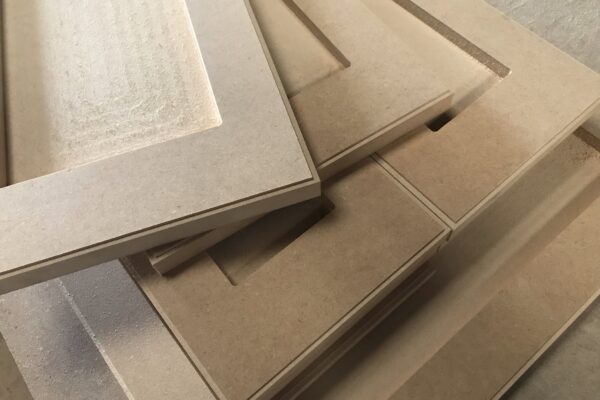 MDFの扉や引き出し前板のNC加工