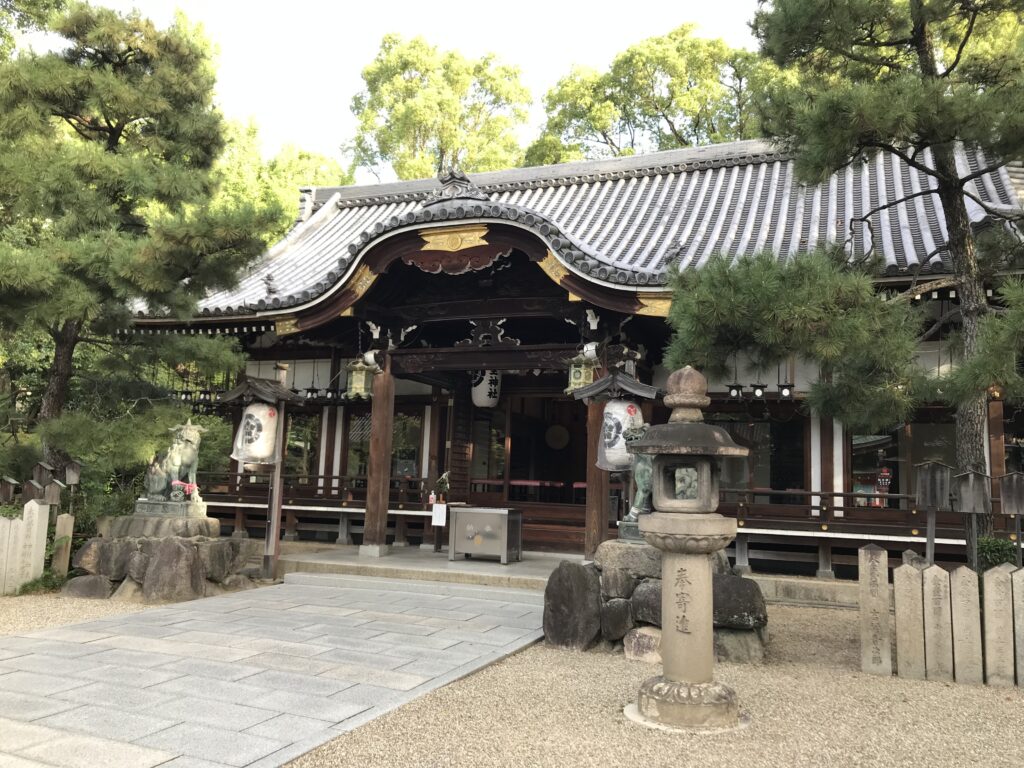 杭全神社の拝殿