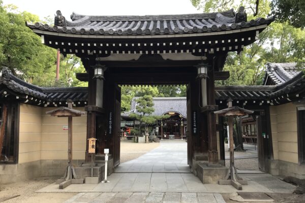 杭全神社大門