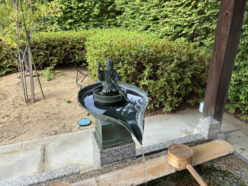 住吉大社種貸社の一寸法師手水舎