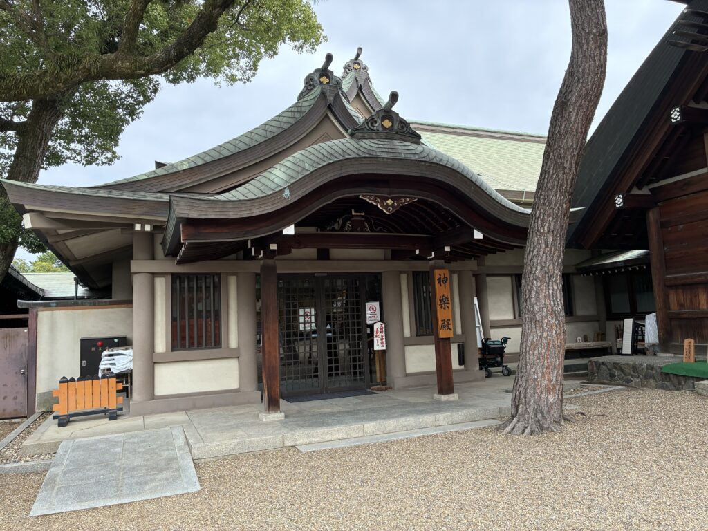 住吉大社境内の神楽殿